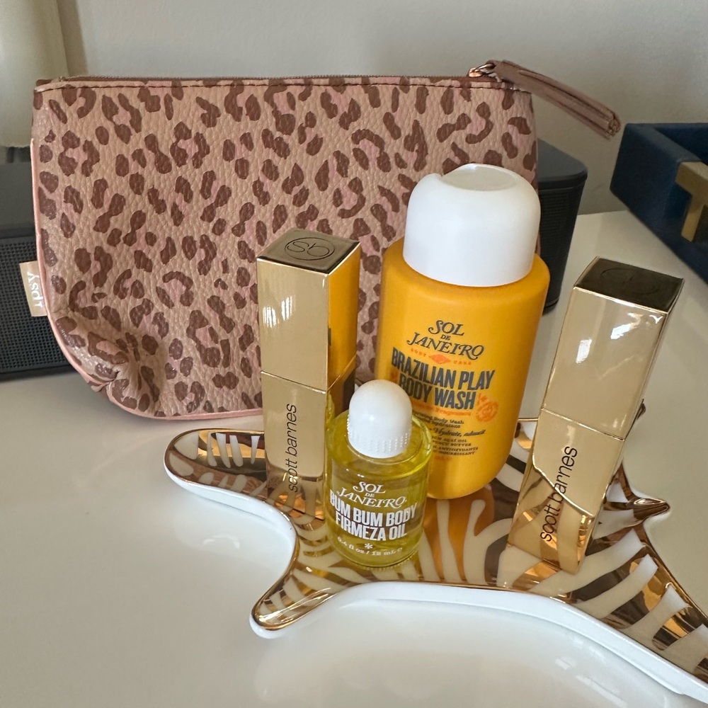 BUNDLE Sol de Janeiro Scott Barnes Lip Gloss and Ipsy Makeup Bag